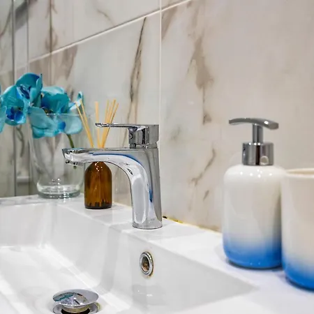 Seaview Penthouse In Algarve With Spacious Terrace *