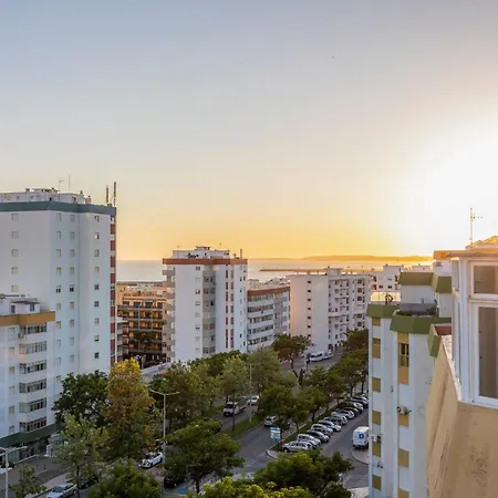 Seaview Penthouse In Algarve With Spacious Terrace Quarteira