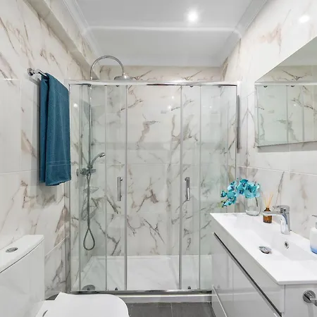 Seaview Penthouse In Algarve With Spacious Terrace *