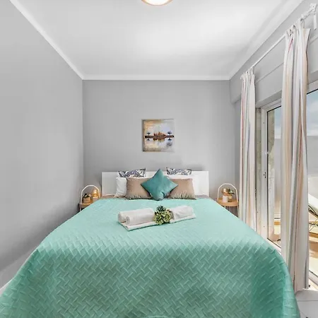 Seaview Penthouse In Algarve With Spacious Terrace דירה קווארטיירה