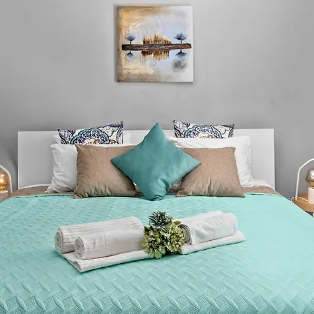 Seaview Penthouse In Algarve With Spacious Terrace Quarteira