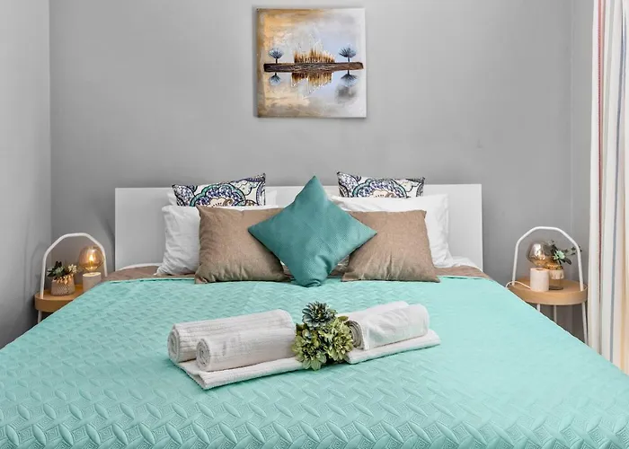 Seaview Penthouse In Algarve With Spacious Terrace Quarteira