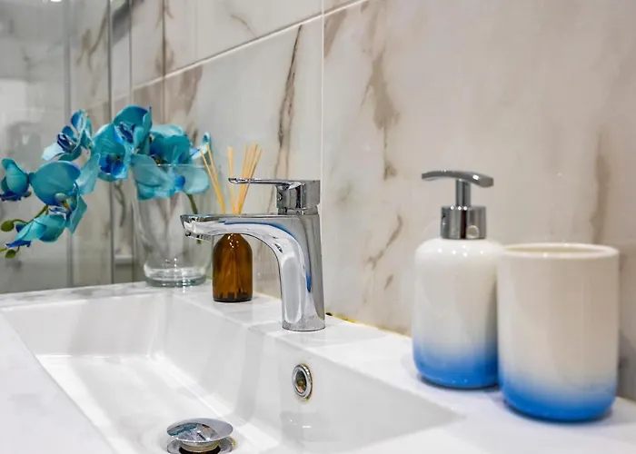 Seaview Penthouse In Algarve With Spacious Terrace *