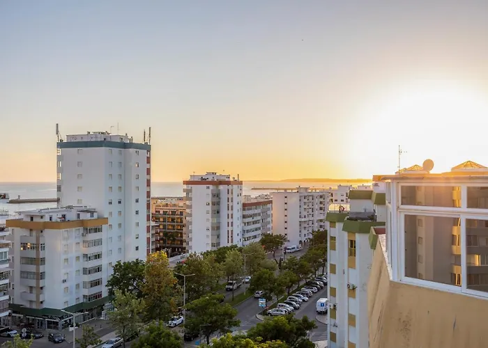 Seaview Penthouse In Algarve With Spacious Terrace Quarteira