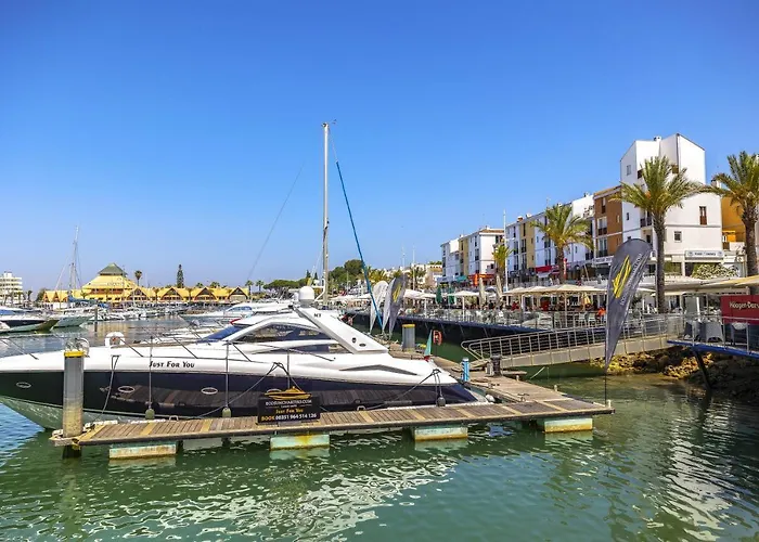 Seaview Penthouse In Algarve With Spacious Terrace *