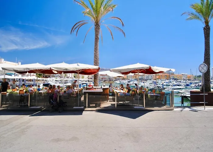 Seaview Penthouse In Algarve With Spacious Terrace Quarteira